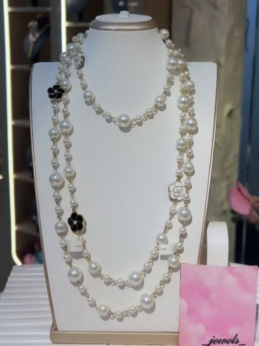 Elegant Flower Pearl Necklace