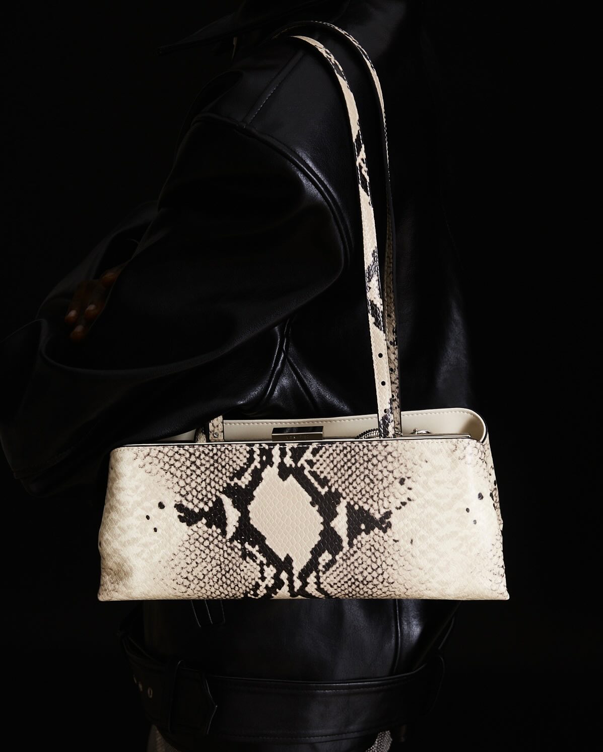 Interchangeable-Strap Clutch