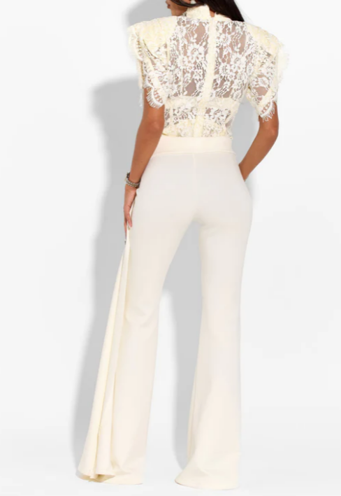 Classic Lace High-neckline Outfit