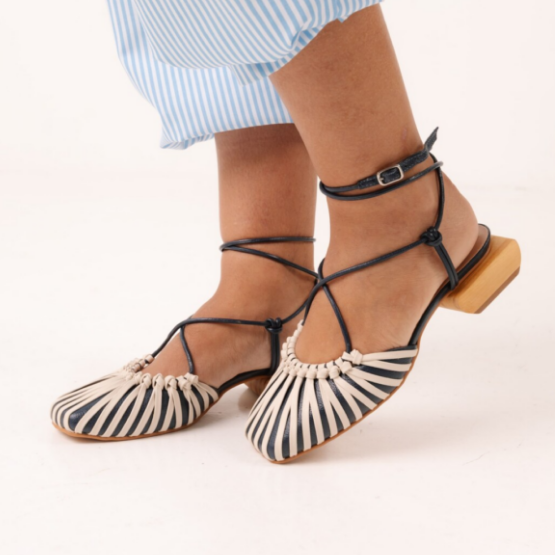 Flat Wood Sole Lace-Up Sandals – Noise-Free & Cushioned