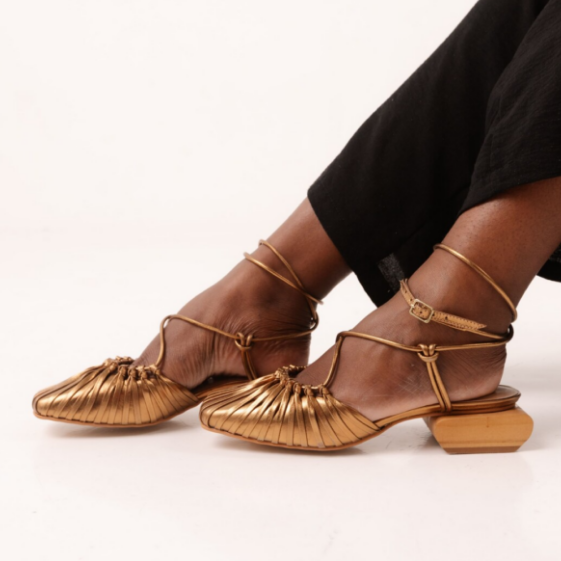 Flat Wood Sole Lace-Up Sandals – Noise-Free & Cushioned