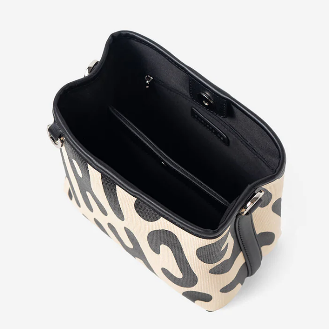 The Simple Shoulder Bag